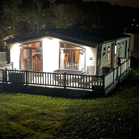 Luxury Lodge On Edge Of New Forest And 800M From Sea Entertainment And Leisure Passes Included ميلفورد أون سي المظهر الخارجي الصورة