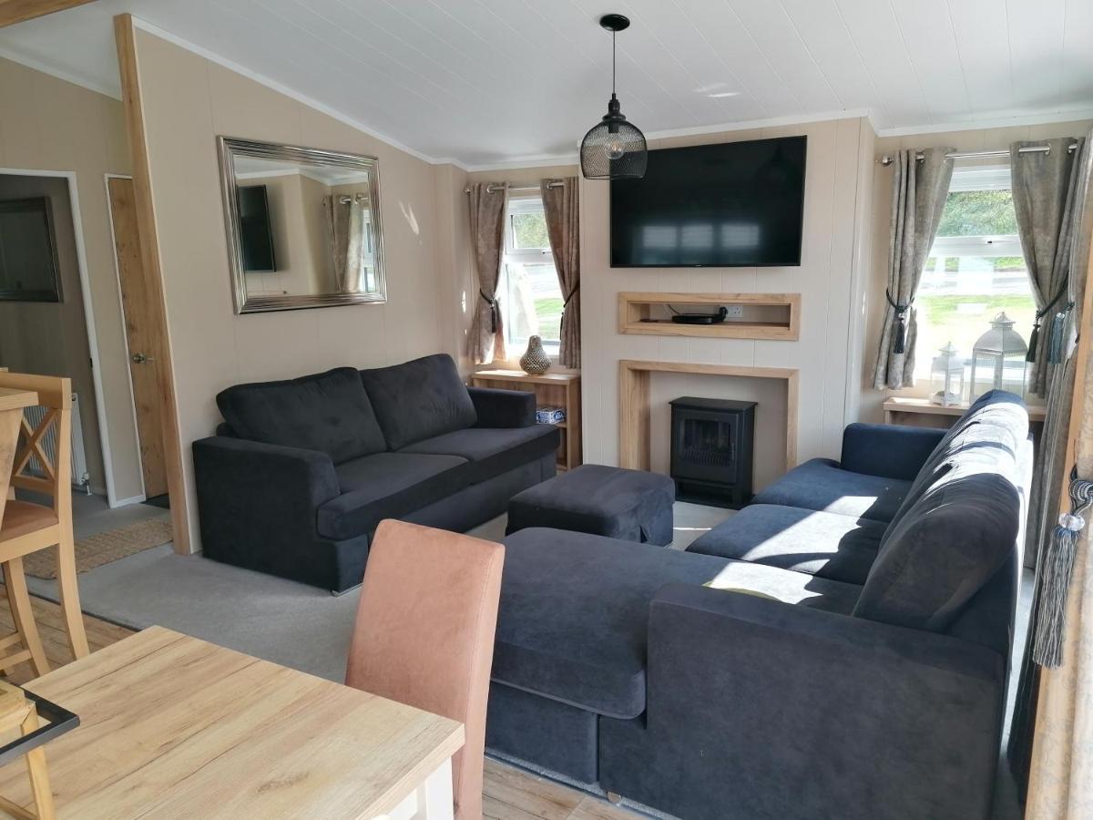 Luxury Lodge On Edge Of New Forest And 800M From Sea Entertainment And Leisure Passes Included ميلفورد أون سي المظهر الخارجي الصورة