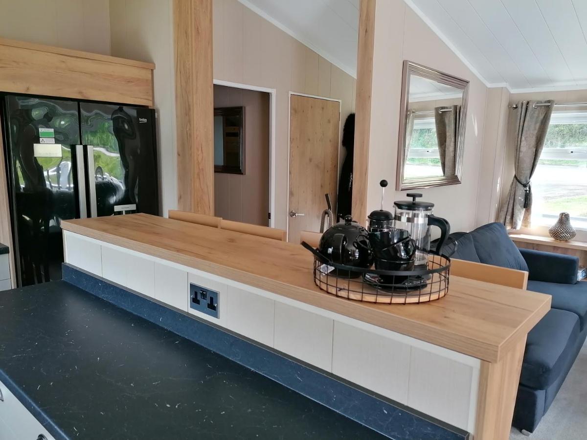Luxury Lodge On Edge Of New Forest And 800M From Sea Entertainment And Leisure Passes Included ميلفورد أون سي المظهر الخارجي الصورة
