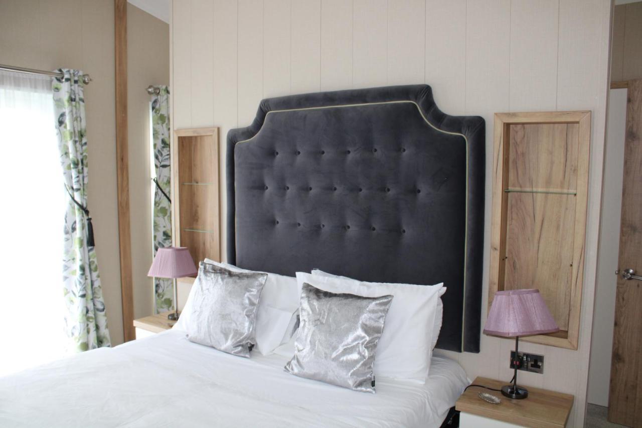 Luxury Lodge On Edge Of New Forest And 800M From Sea Entertainment And Leisure Passes Included ميلفورد أون سي المظهر الخارجي الصورة