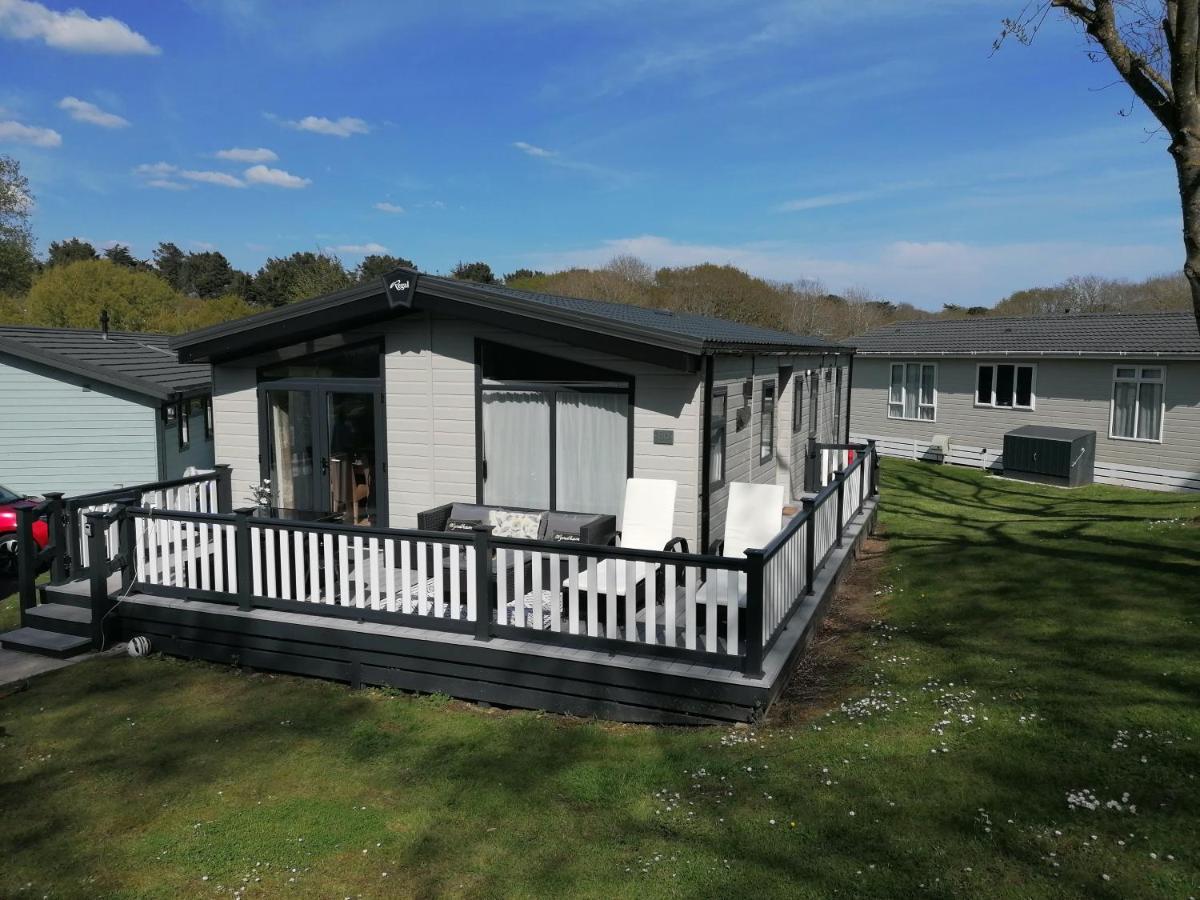 Luxury Lodge On Edge Of New Forest And 800M From Sea Entertainment And Leisure Passes Included ميلفورد أون سي المظهر الخارجي الصورة