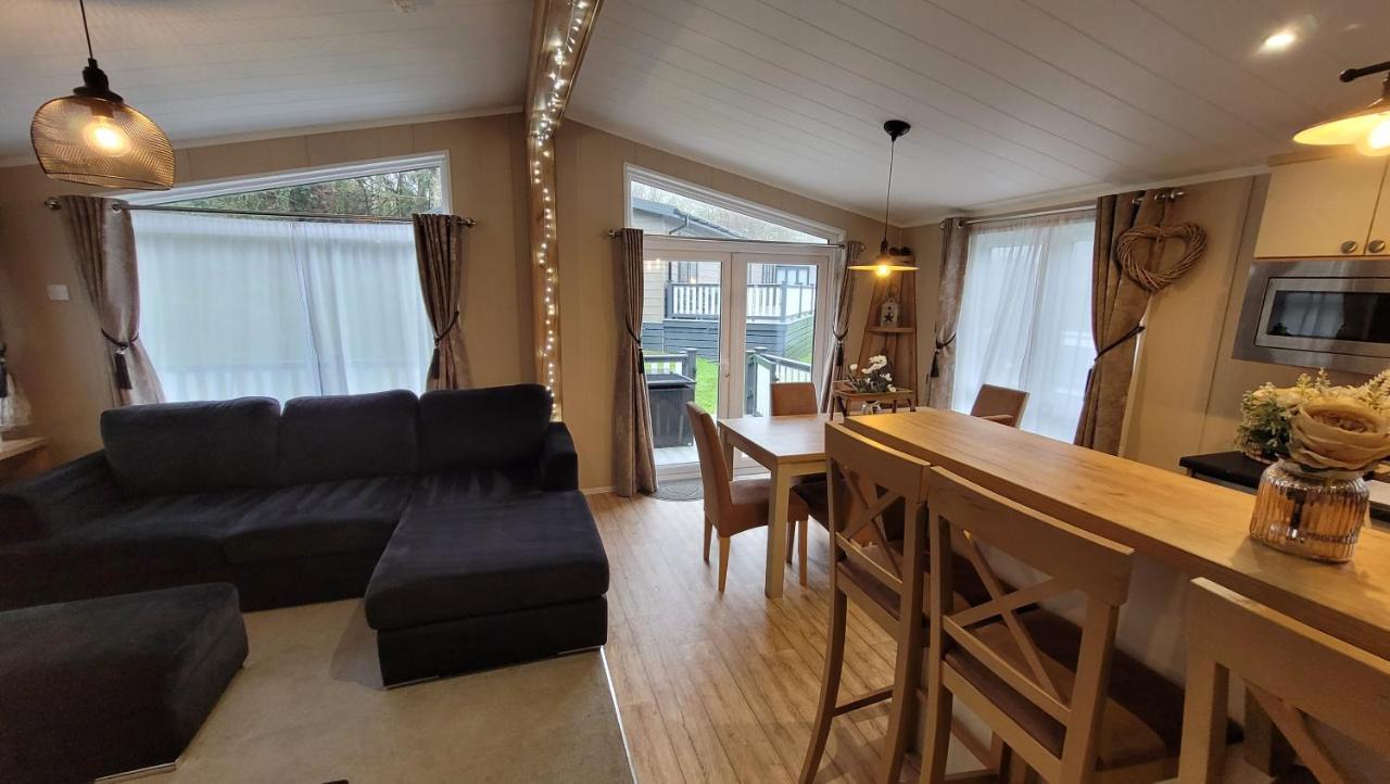 Luxury Lodge On Edge Of New Forest And 800M From Sea Entertainment And Leisure Passes Included ميلفورد أون سي المظهر الخارجي الصورة