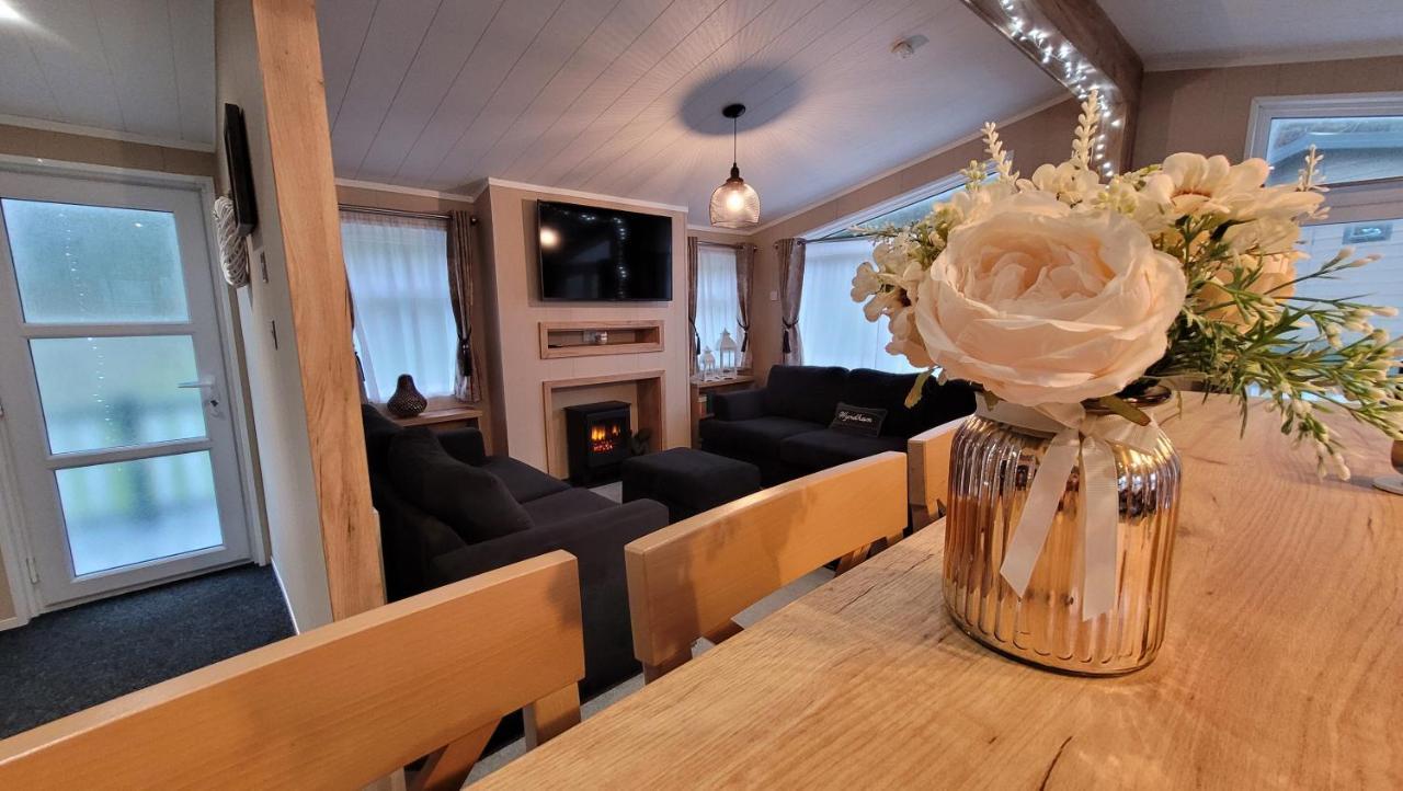 Luxury Lodge On Edge Of New Forest And 800M From Sea Entertainment And Leisure Passes Included ميلفورد أون سي المظهر الخارجي الصورة