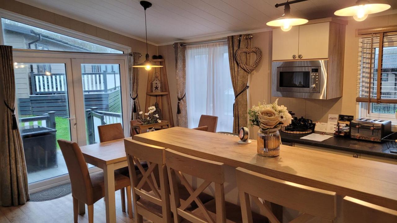 Luxury Lodge On Edge Of New Forest And 800M From Sea Entertainment And Leisure Passes Included ميلفورد أون سي المظهر الخارجي الصورة